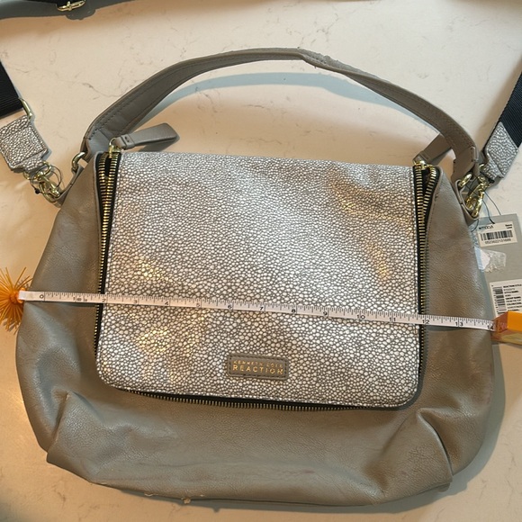 Kenneth Cole reaction nwt damaged messenger bag, gray PVC shoulder strap handle - Picture 14 of 16